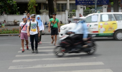 Mức phạt ô tô chuyển hướng không nhường đường 